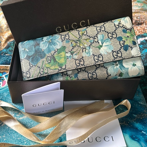 SOLD Like New GUCCI Bloom Long Wallet - Picture 4 of 10